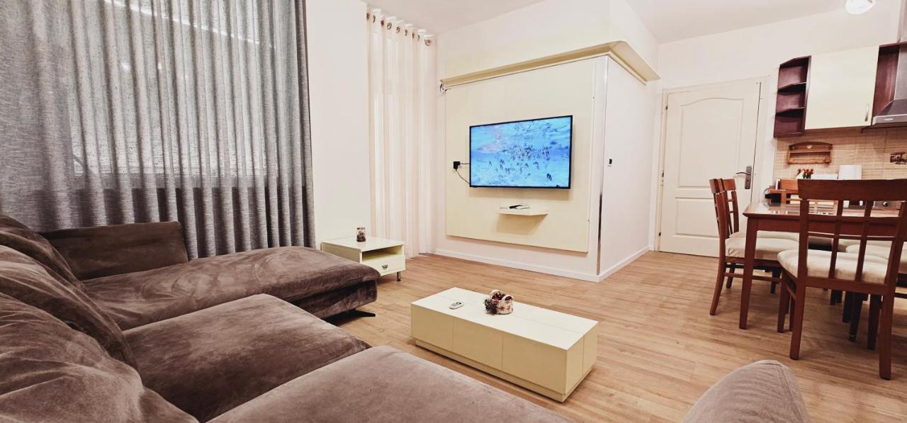 Discover Tirana From Our 3-Room Apartment With Free Parking-Komuna E Parisit Zewnętrze zdjęcie