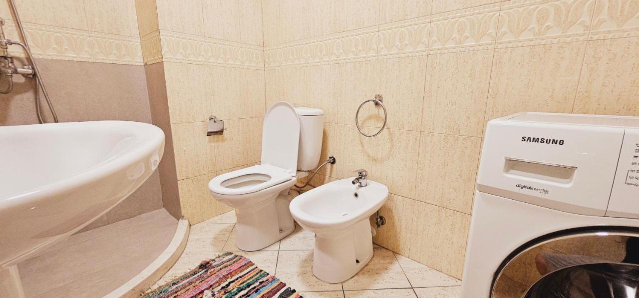 Discover Tirana From Our 3-Room Apartment With Free Parking-Komuna E Parisit Zewnętrze zdjęcie